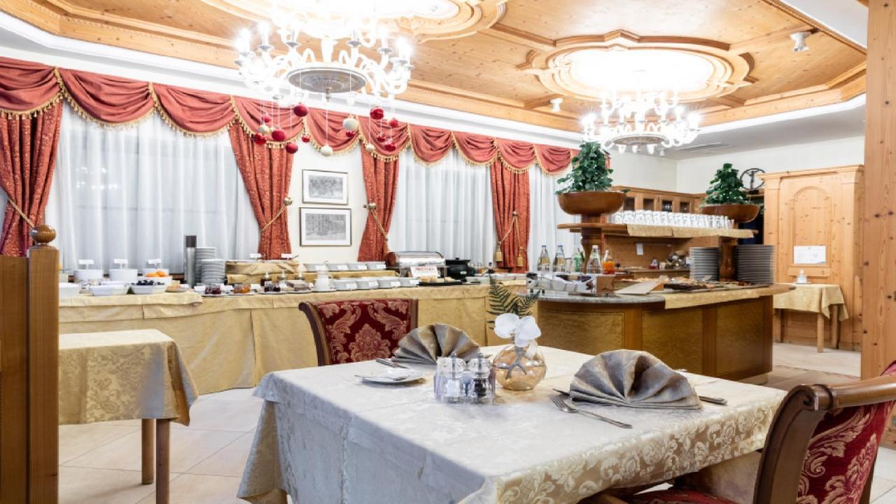 Cityhotel Goldener Adler B&B Chiusa Esterno foto