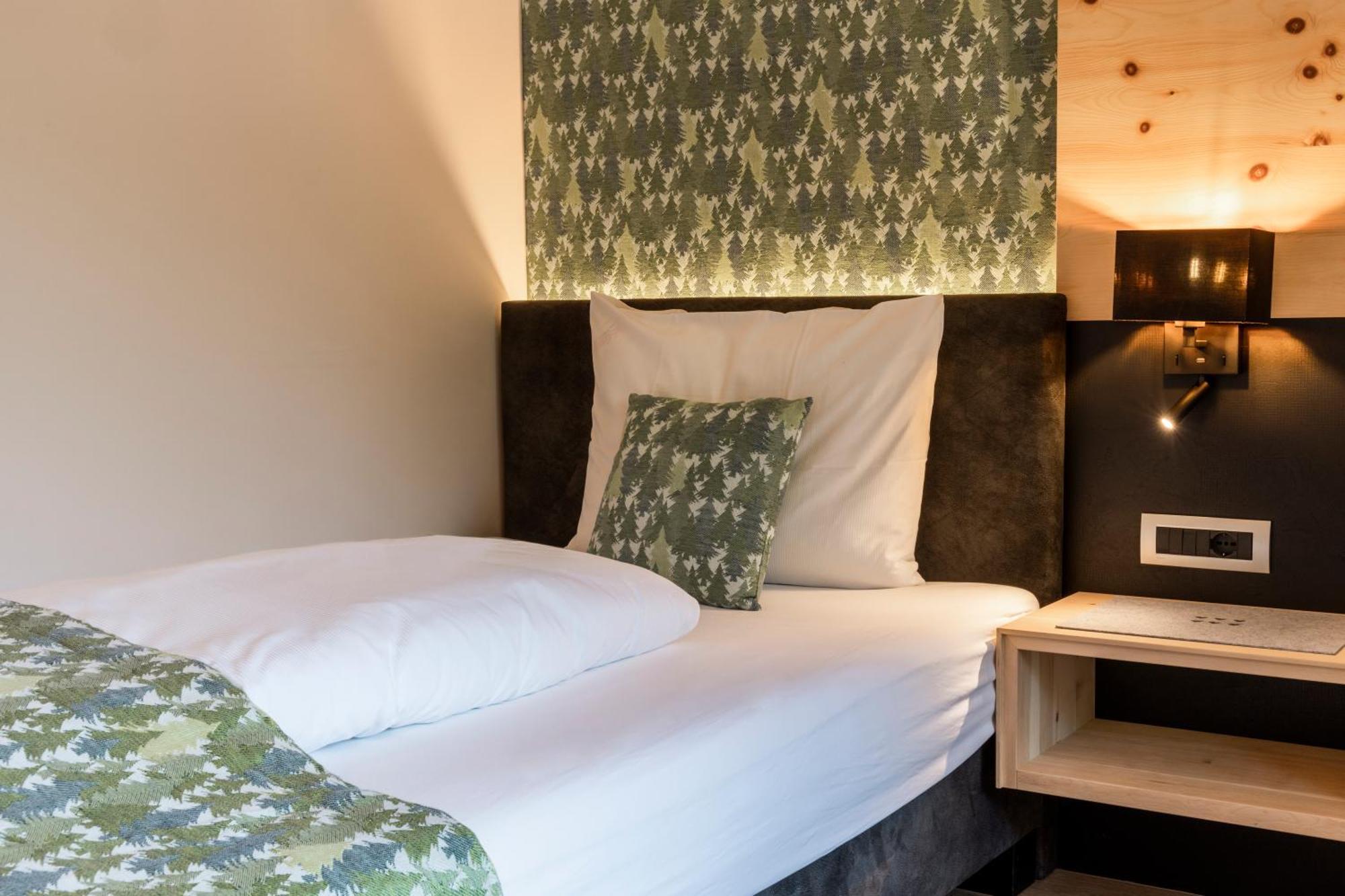 Cityhotel Goldener Adler B&B Chiusa Esterno foto