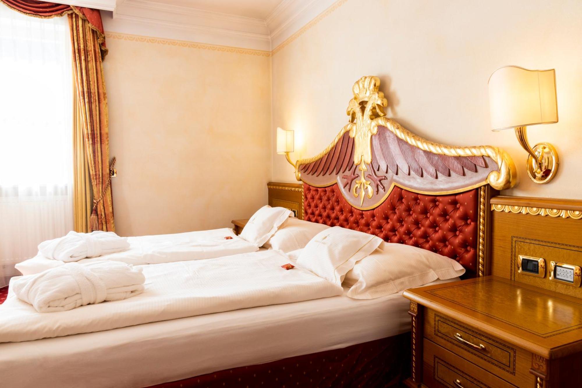 Cityhotel Goldener Adler B&B Chiusa Esterno foto