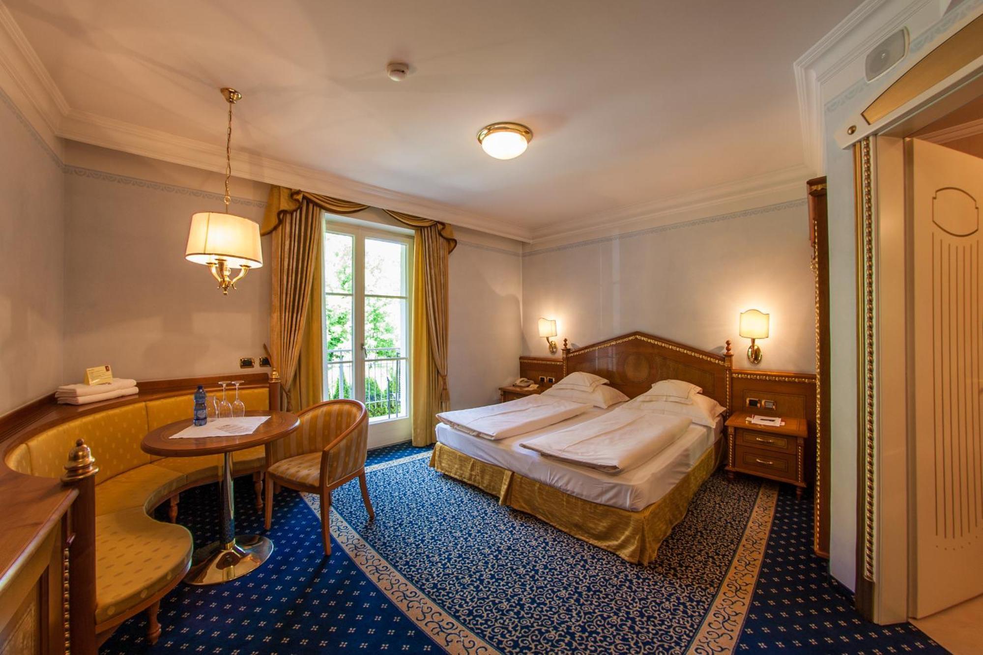 Cityhotel Goldener Adler B&B Chiusa Esterno foto