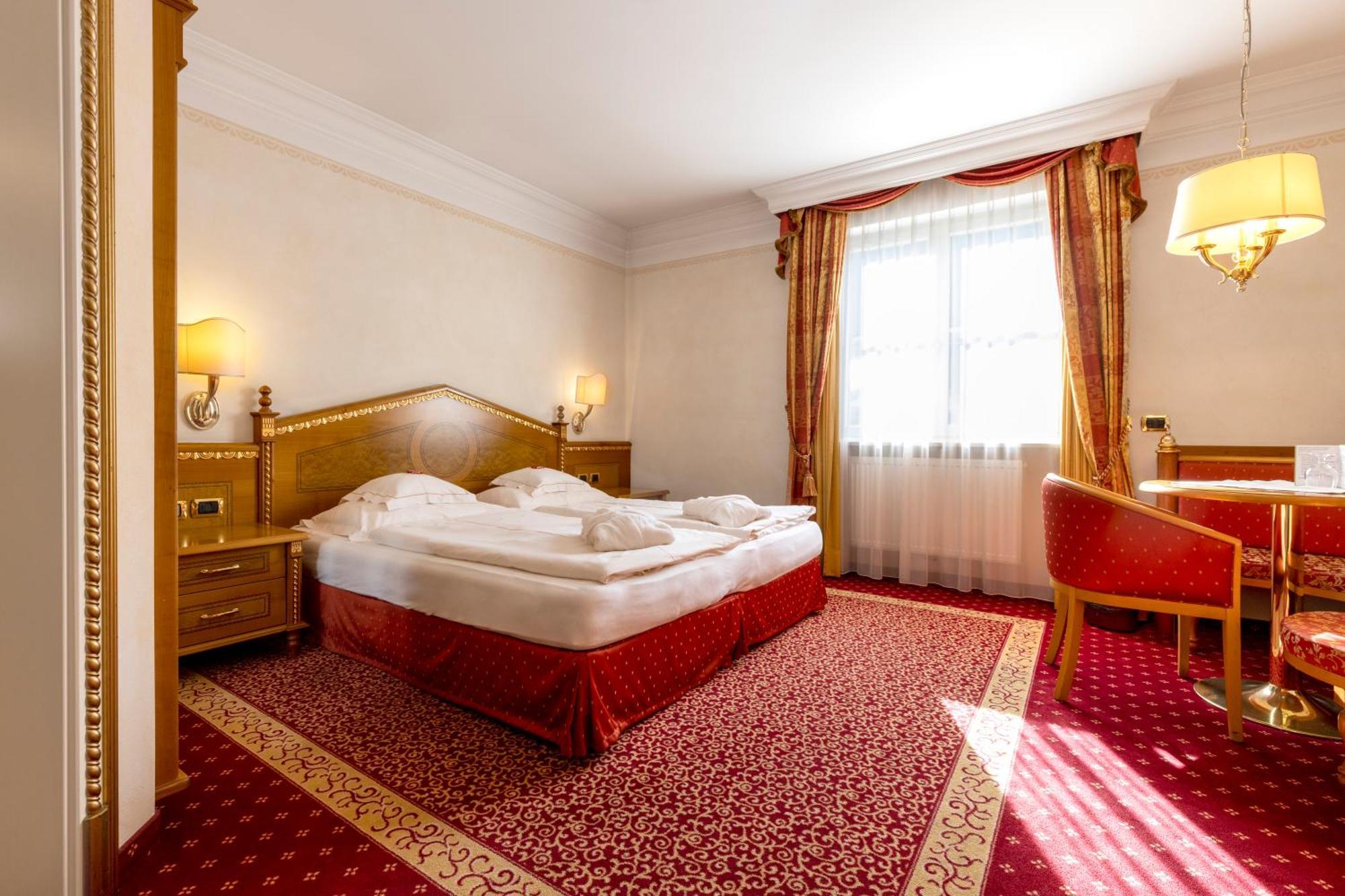 Cityhotel Goldener Adler B&B Chiusa Esterno foto