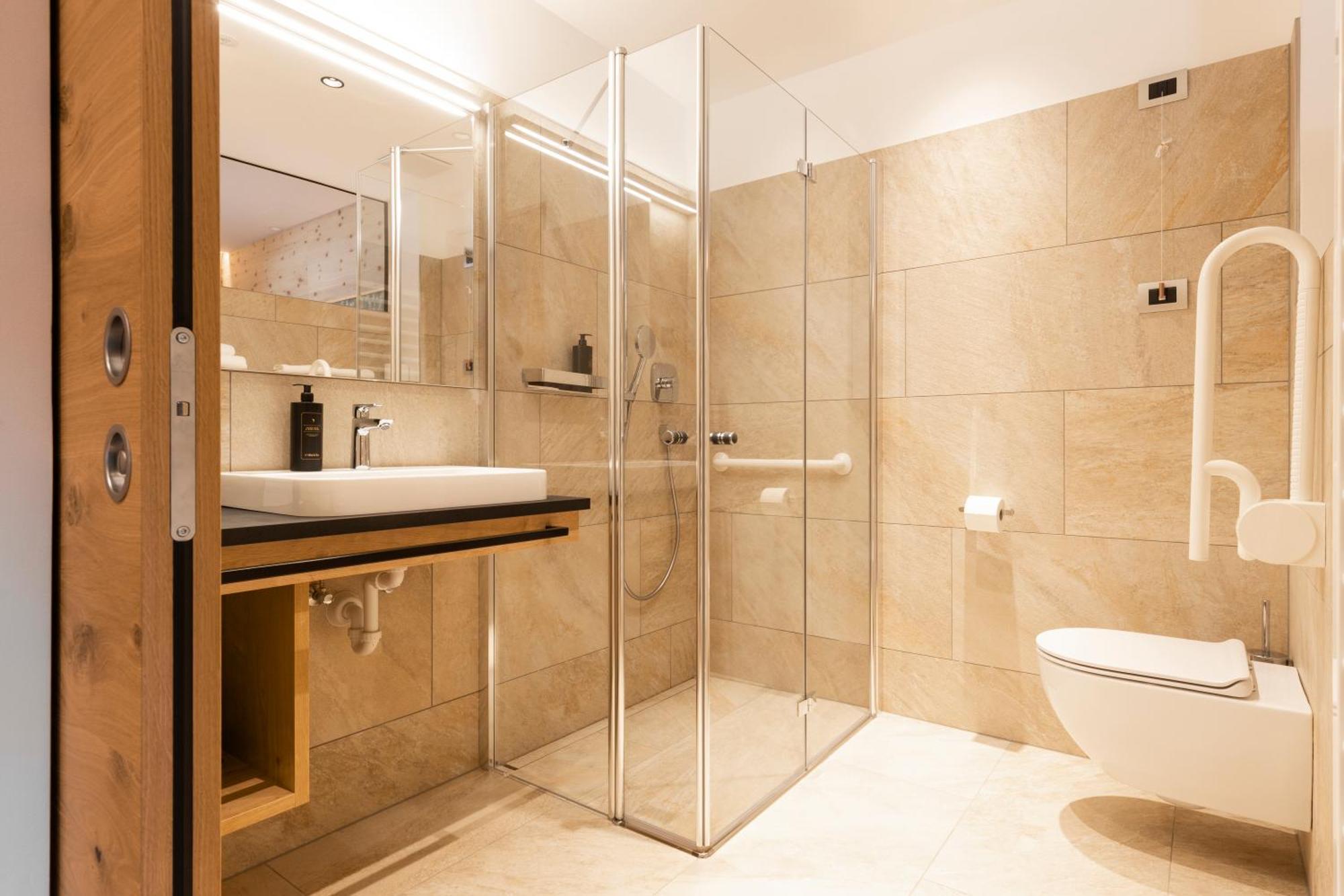 Cityhotel Goldener Adler B&B Chiusa Esterno foto