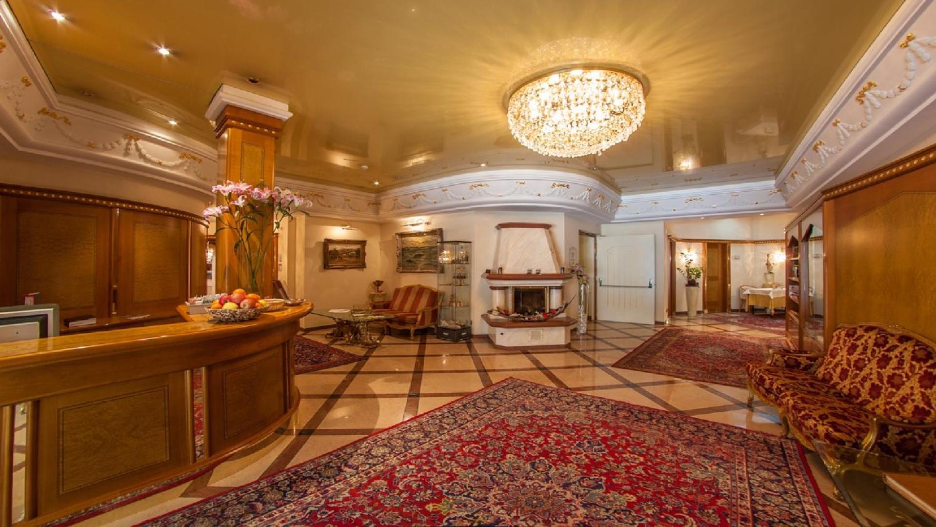 Cityhotel Goldener Adler B&B Chiusa Esterno foto
