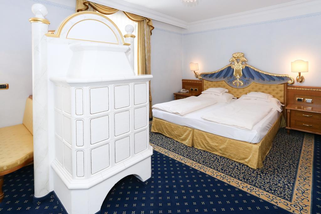 Cityhotel Goldener Adler B&B Chiusa Esterno foto
