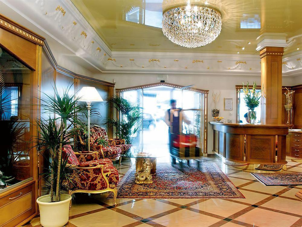 Cityhotel Goldener Adler B&B Chiusa Esterno foto